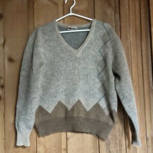 Gorgeous Vintage Samband of Iceland 100% Pure new wool.